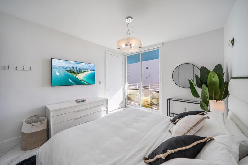  Condo & Townhome Photos