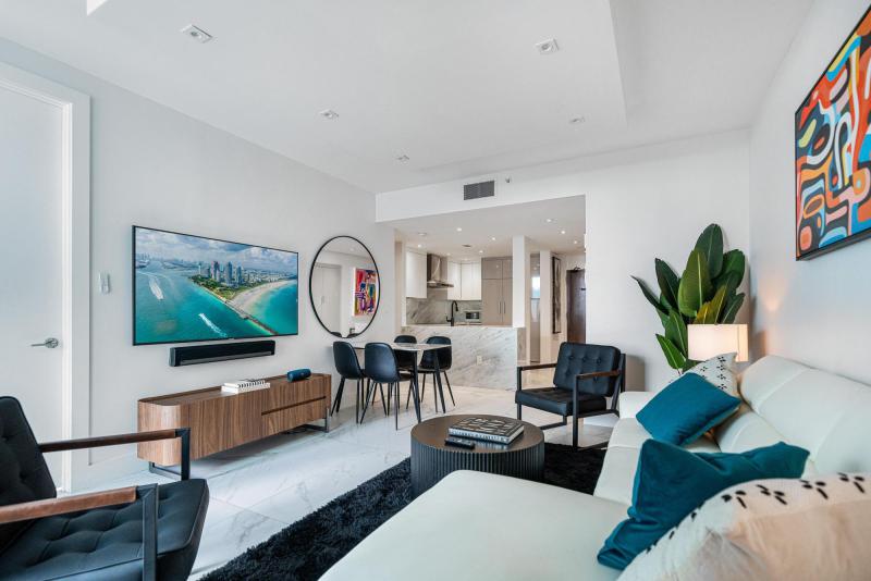  Condo & Townhome Photos