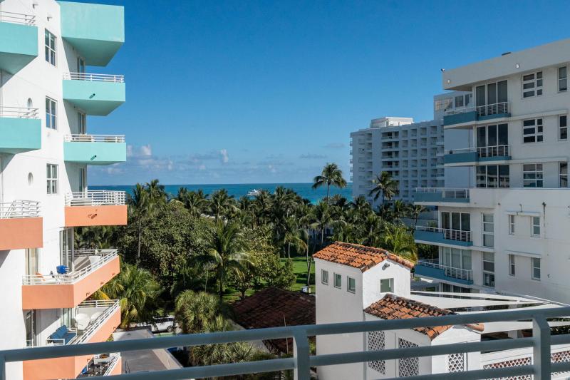  Condo & Townhome Photos
