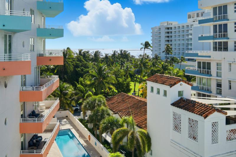  Condo & Townhome Photos