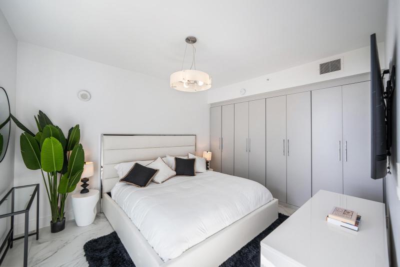  Condo & Townhome Photos