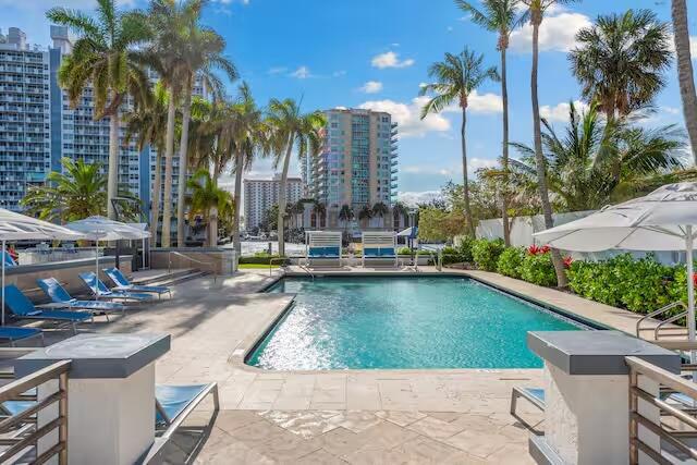  Condo & Townhome Photos