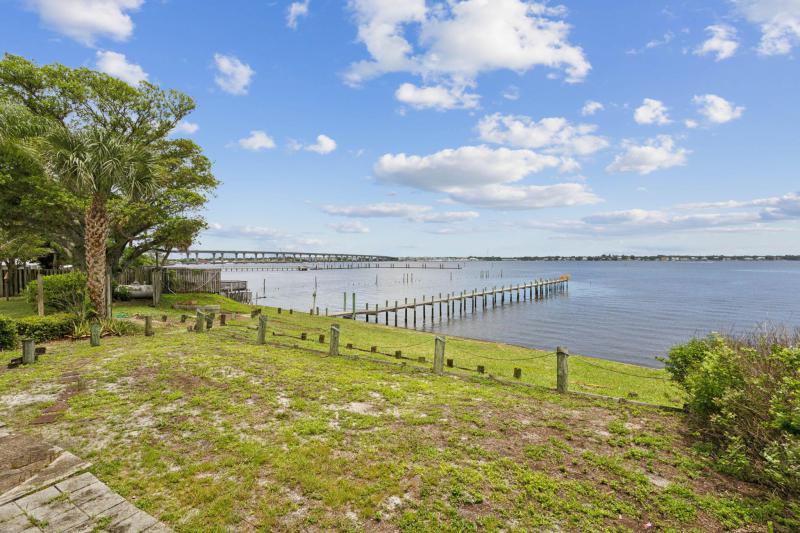  Commercial & Industrial Land Images 