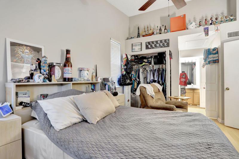  Condo & Townhome Photos