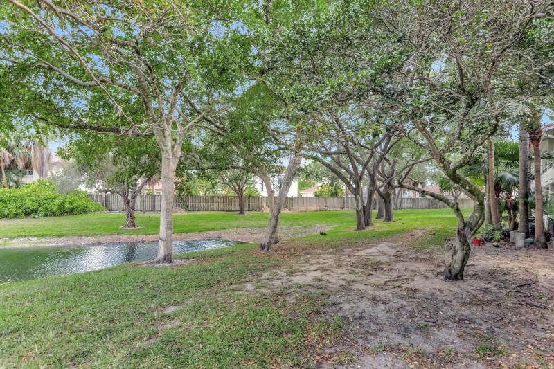  Condo & Townhome Photos