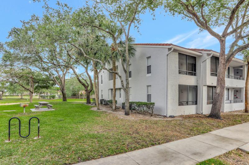  Condo & Townhome Photos
