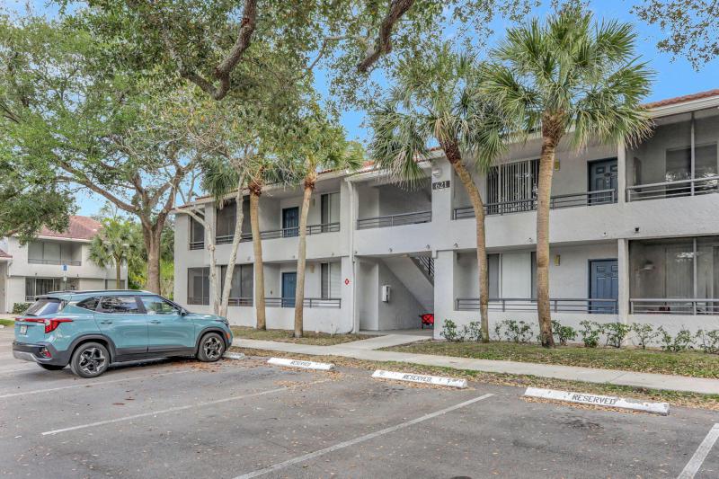  Condo & Townhome Photos