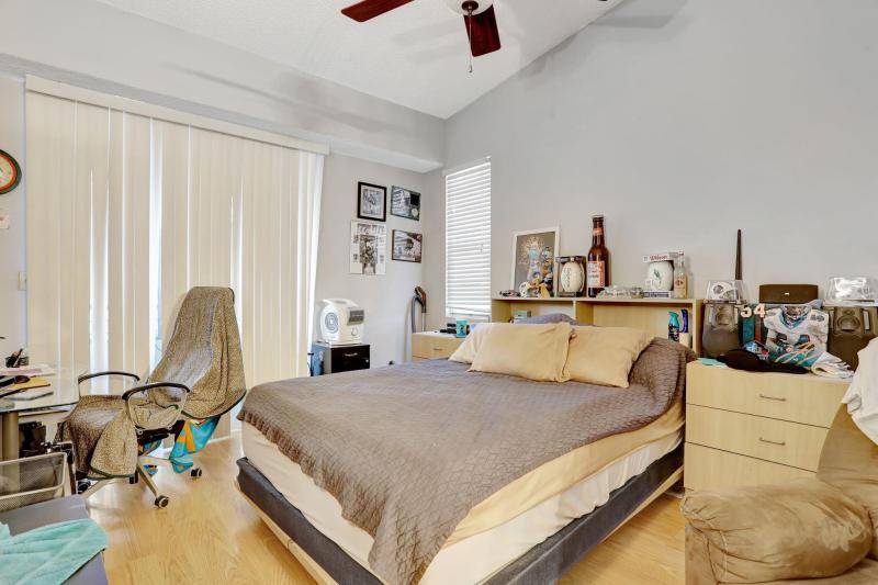  Condo & Townhome Photos