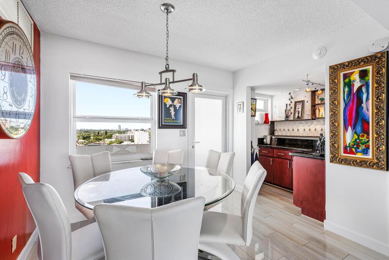  Condo & Townhome Photos