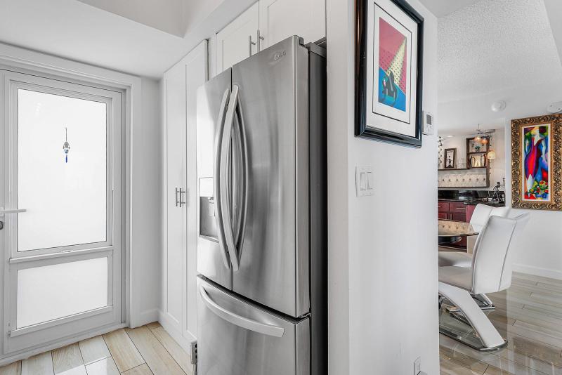  Condo & Townhome Photos
