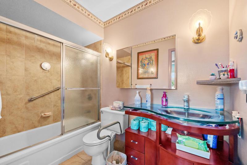  Condo & Townhome Photos