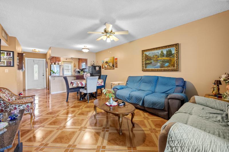  Condo & Townhome Photos