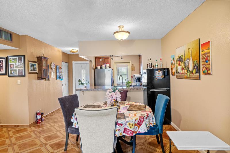  Condo & Townhome Photos