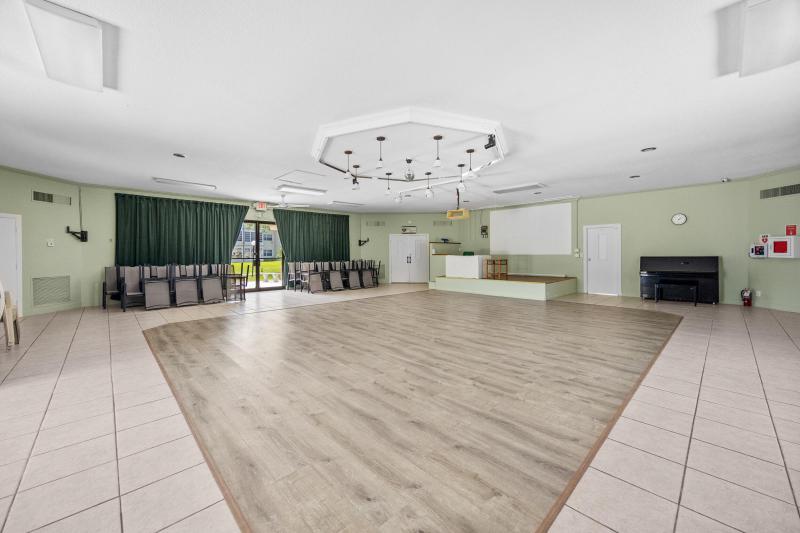  Condo & Townhome Photos