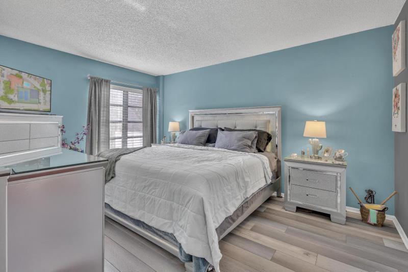  Condo & Townhome Photos