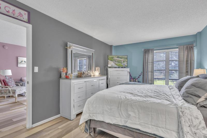  Condo & Townhome Photos