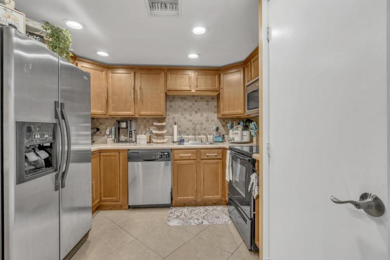  Condo & Townhome Photos