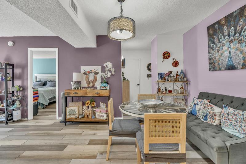  Condo & Townhome Photos