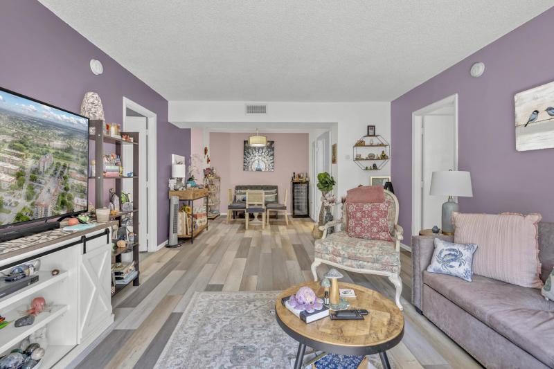  Condo & Townhome Photos