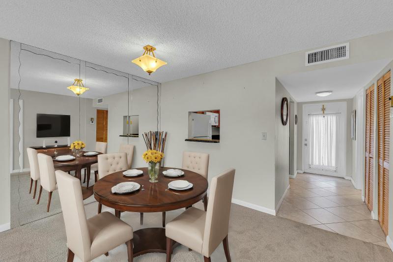  Condo & Townhome Photos