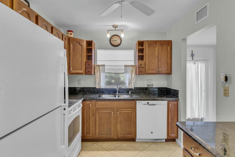  Condo & Townhome Photos