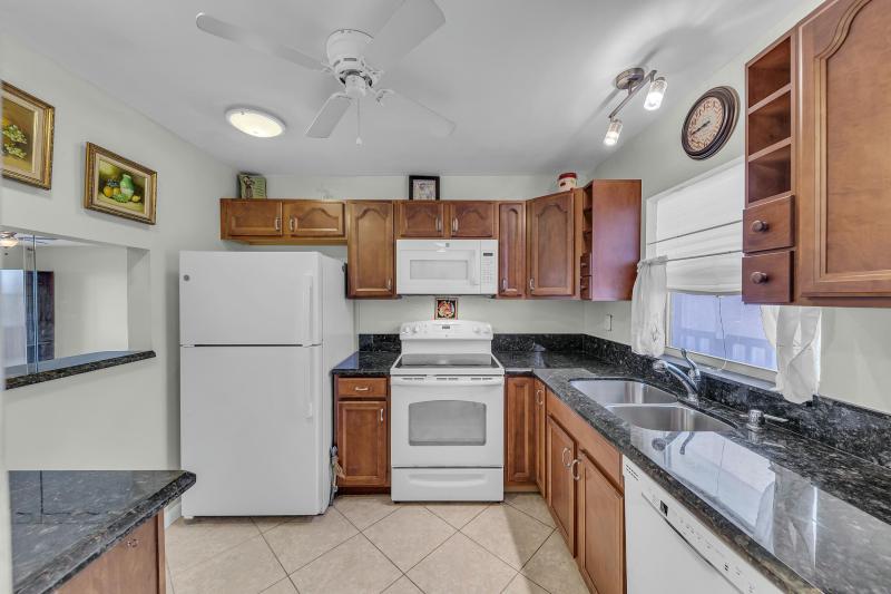  Condo & Townhome Photos
