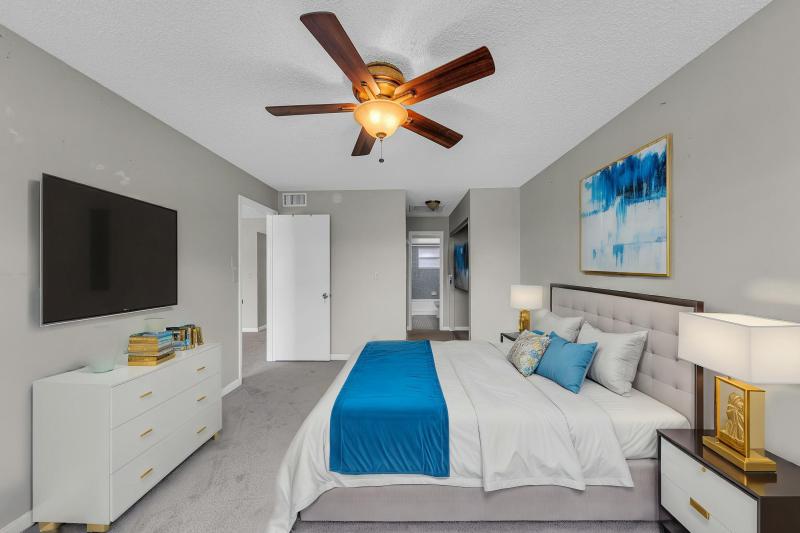  Condo & Townhome Photos