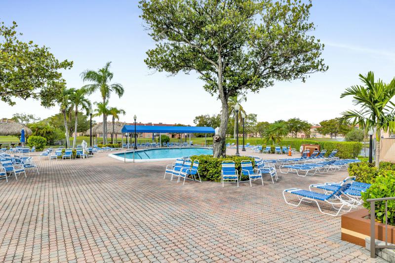  Condo & Townhome Photos