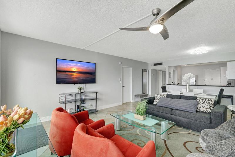  Condo & Townhome Photos