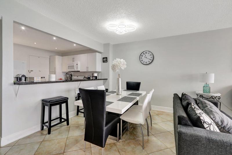  Condo & Townhome Photos