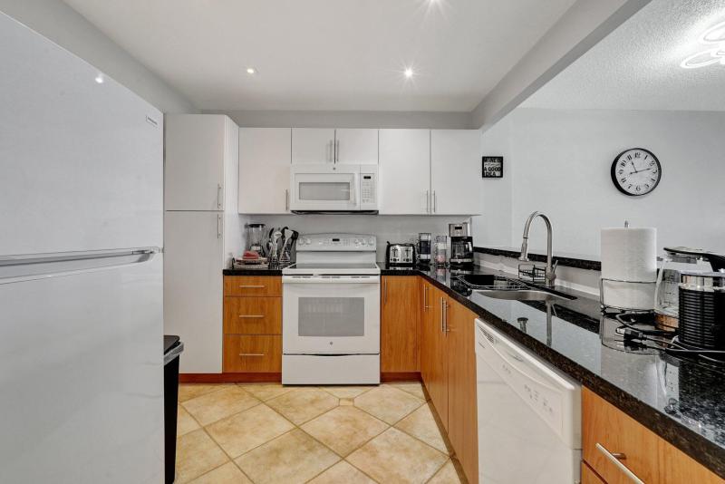  Condo & Townhome Photos