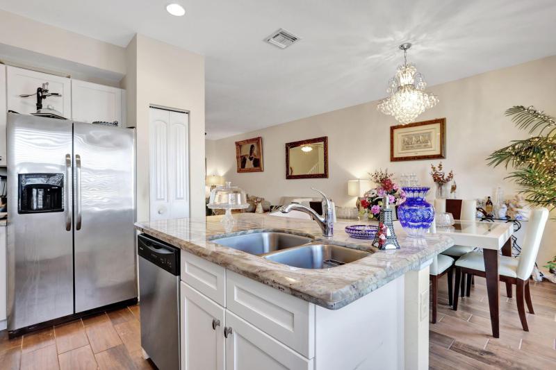  Condo & Townhome Photos