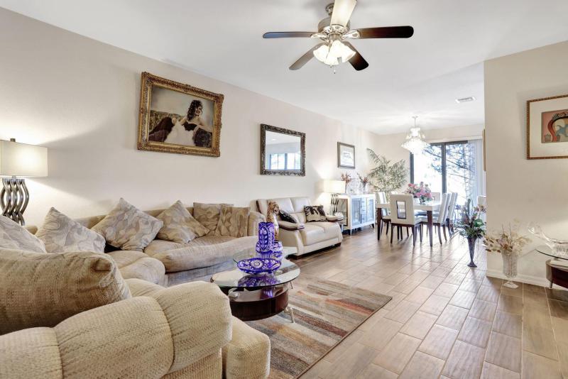  Condo & Townhome Photos
