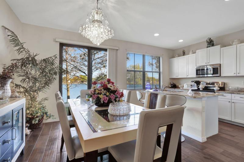  Condo & Townhome Photos