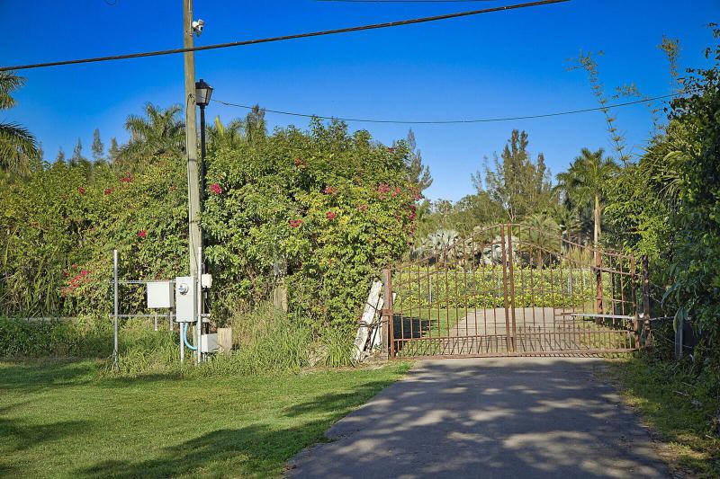  Commercial & Industrial Land Images 