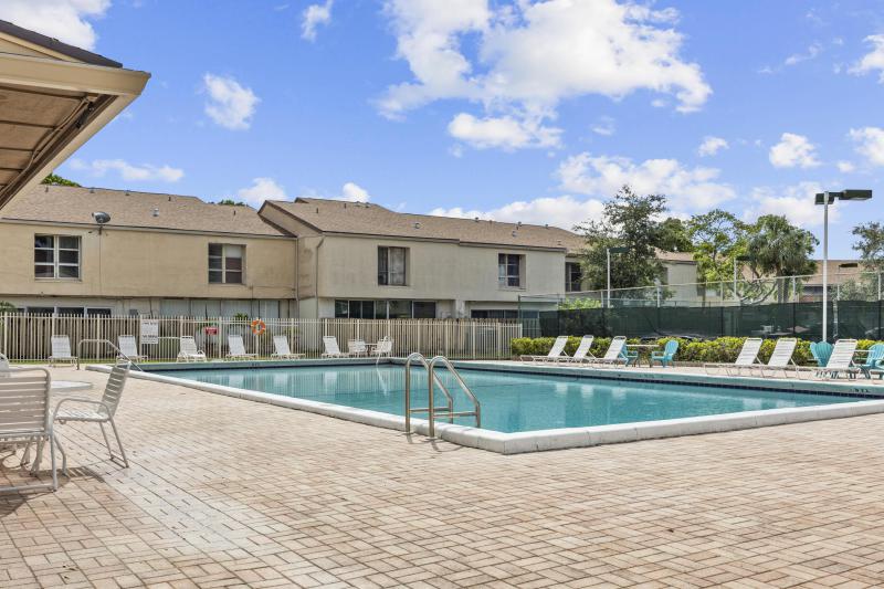  Condo & Townhome Photos