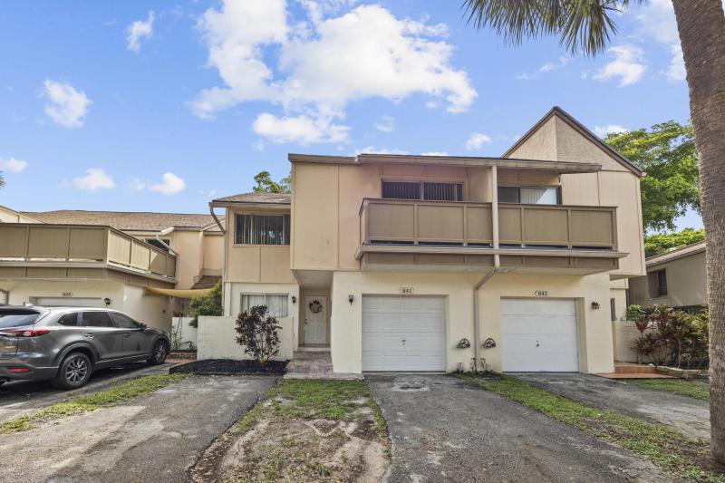  Condo & Townhome Photos