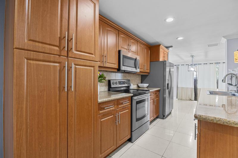  Condo & Townhome Photos
