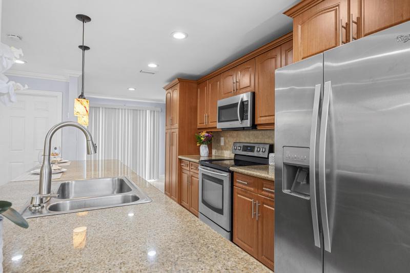  Condo & Townhome Photos