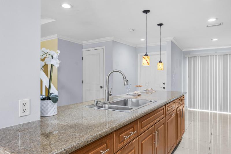  Condo & Townhome Photos