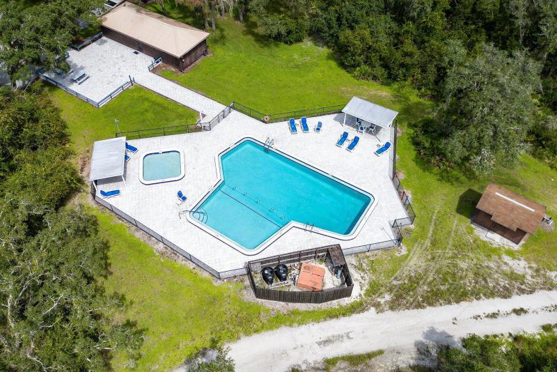  Commercial & Industrial Land Images 