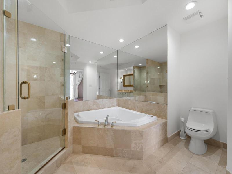  Condo & Townhome Photos