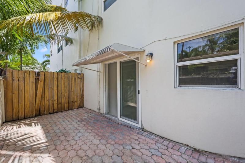  Condo & Townhome Photos