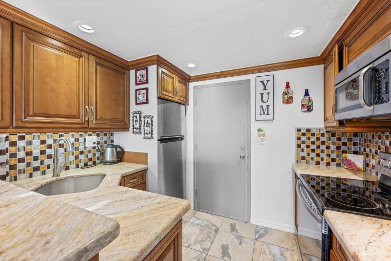  Condo & Townhome Photos