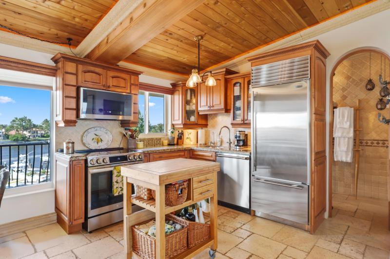  Condo & Townhome Photos