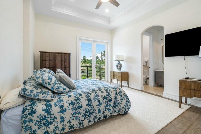  Single Family Homes Photo 27:  Highland Beach,  FL 33487