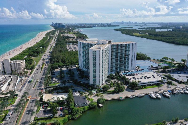  Condo & Townhome Photos