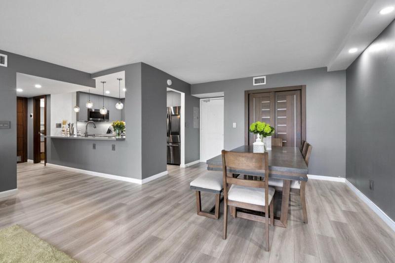  Condo & Townhome Photos