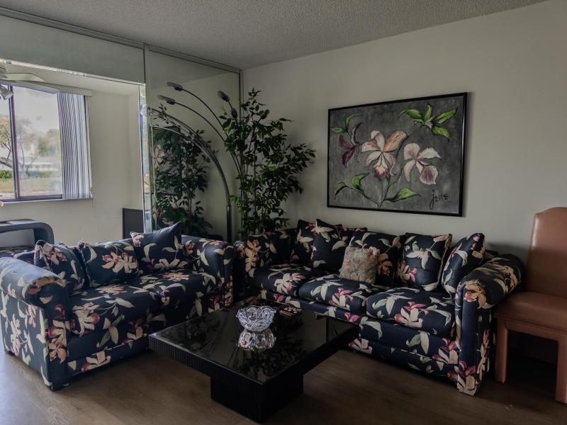  Condo & Townhome Photos