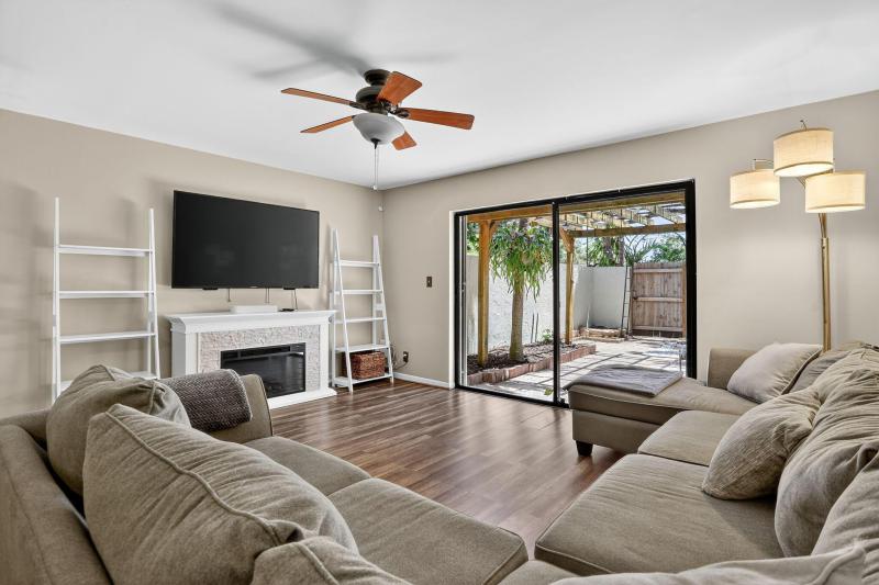  Condo & Townhome Photos